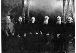 Отец ФРАНЦИСК (в центре) с прихожанами
